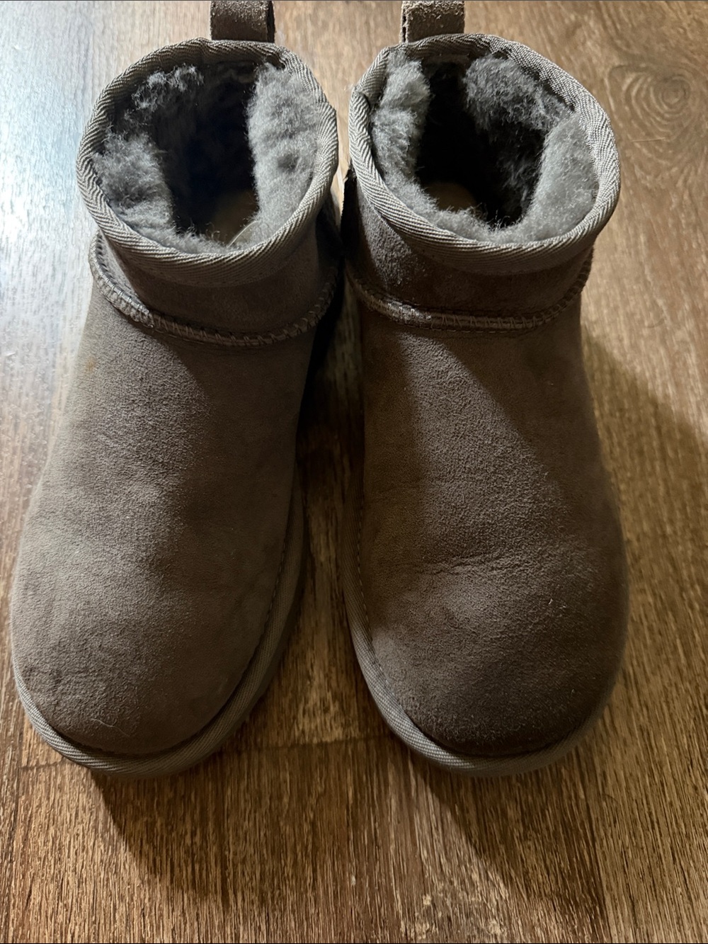 UGG Kids Short grey Suede Shearling Boots